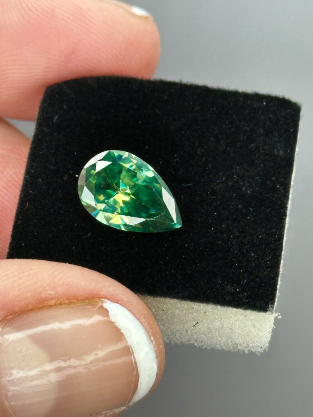 Large Green Diamond - Picture 4 of 15